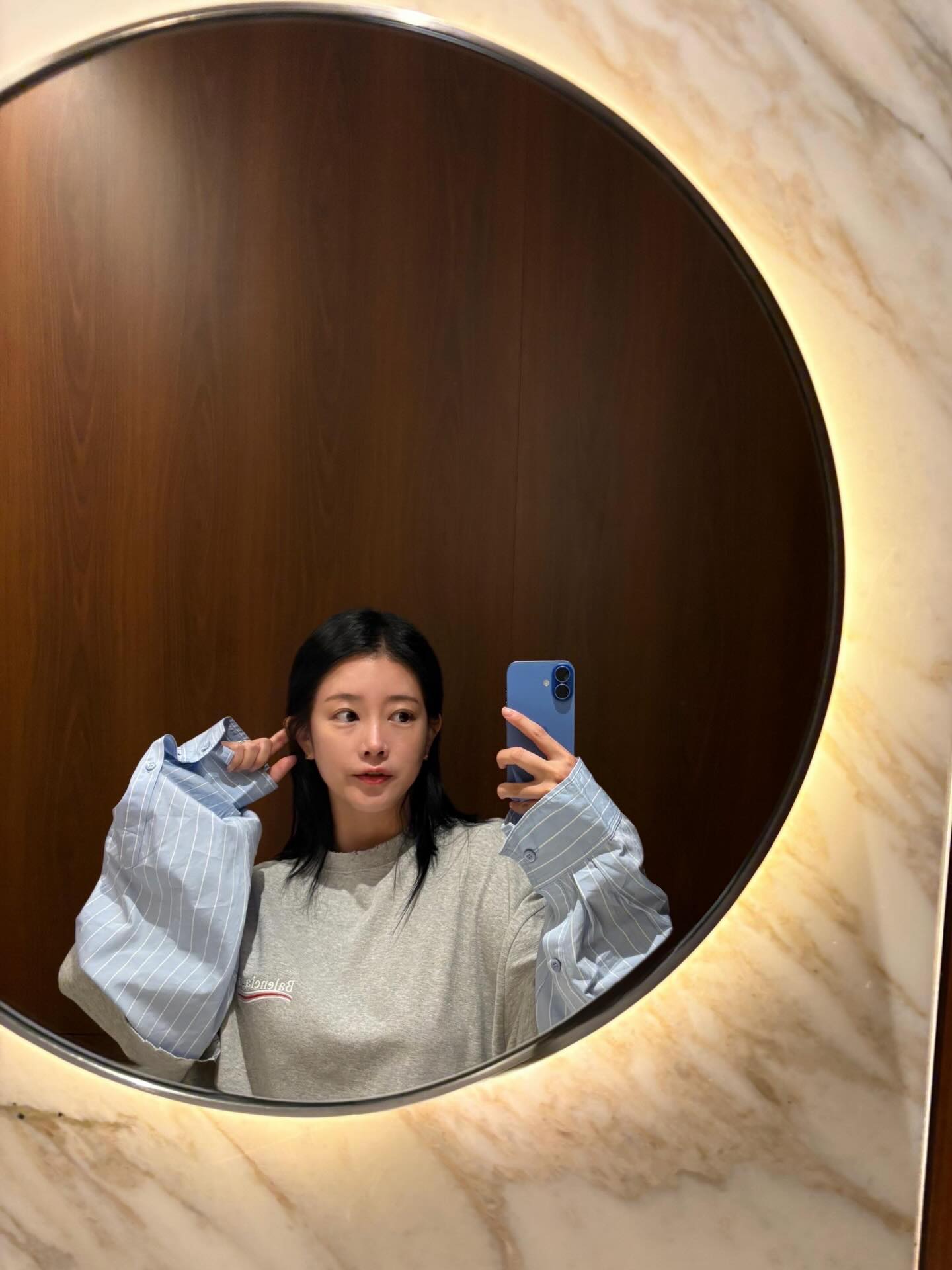 【贴文推送】SOYEON | Instagram | 2026-01-21 | . Mirror 맛…